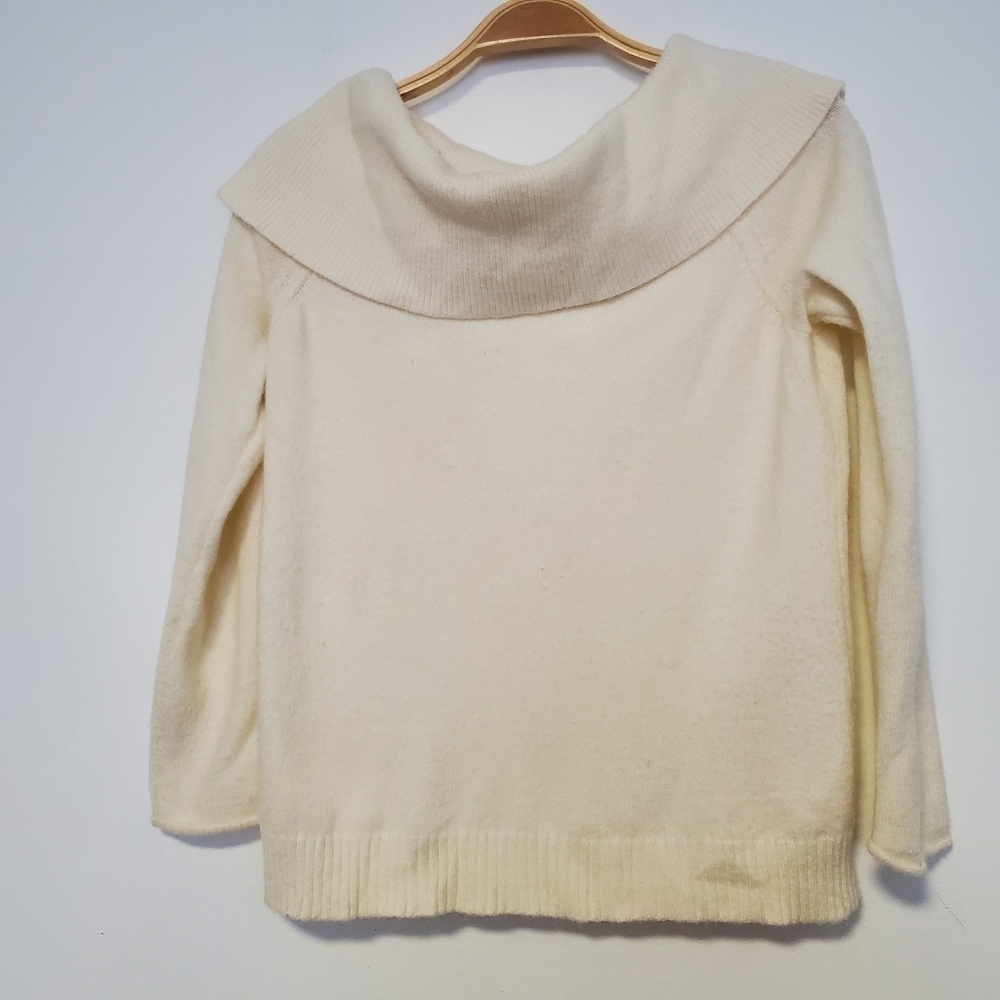 By Anthropologie Shelby Off shoulder Sweater - Picture 6 of 7